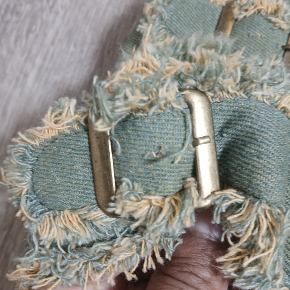 Olivia Miller Green/olive Frayed Buckle Sandals/slide On. Size 8. - Picture 7 of 7